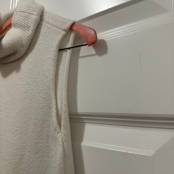 Design Lab White Sleeveless Turtleneck Sweater Vest – Size Large - Picture 5 of 8